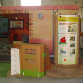 Structure d'exposition et mobilier de stand sur-mesure et personnalisé en carton