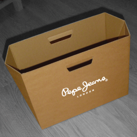 Cabas en carton sérigraphié pour boutique de vêtements